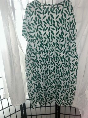 Green Leaf-Print Midi Dress with Gathered Waist